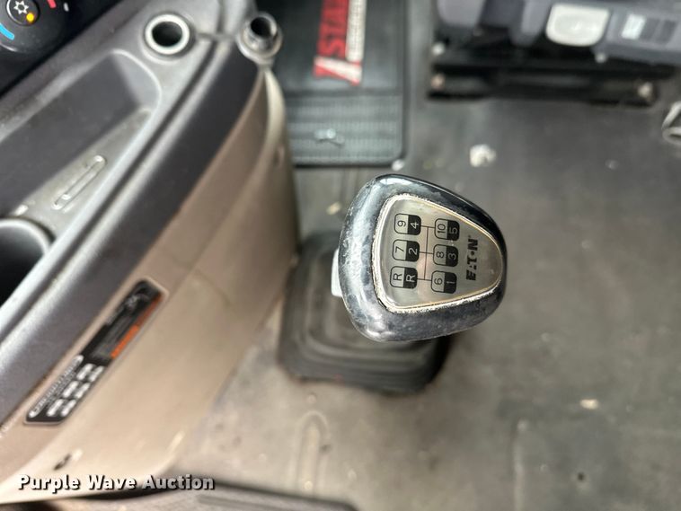 image for item FK1557 2015 Freightliner Cascadia  semi truck