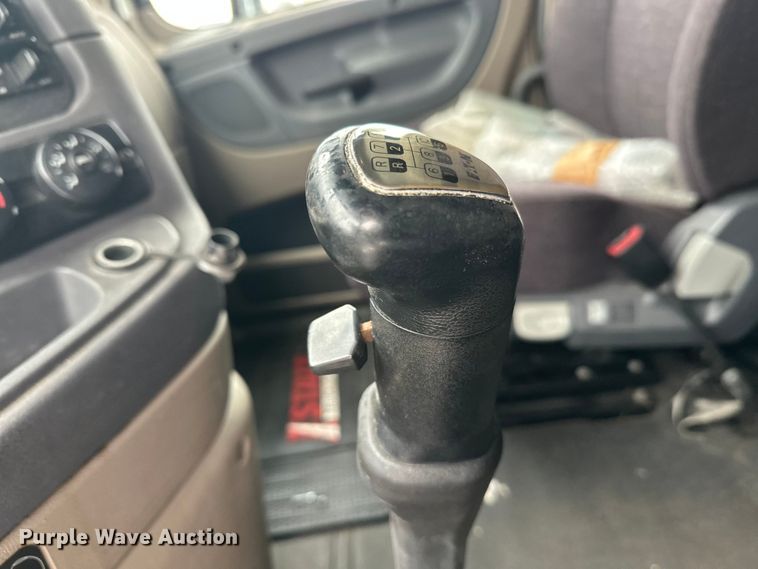 image for item FK1557 2015 Freightliner Cascadia  semi truck