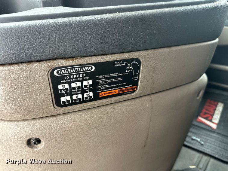 image for item FK1557 2015 Freightliner Cascadia  semi truck