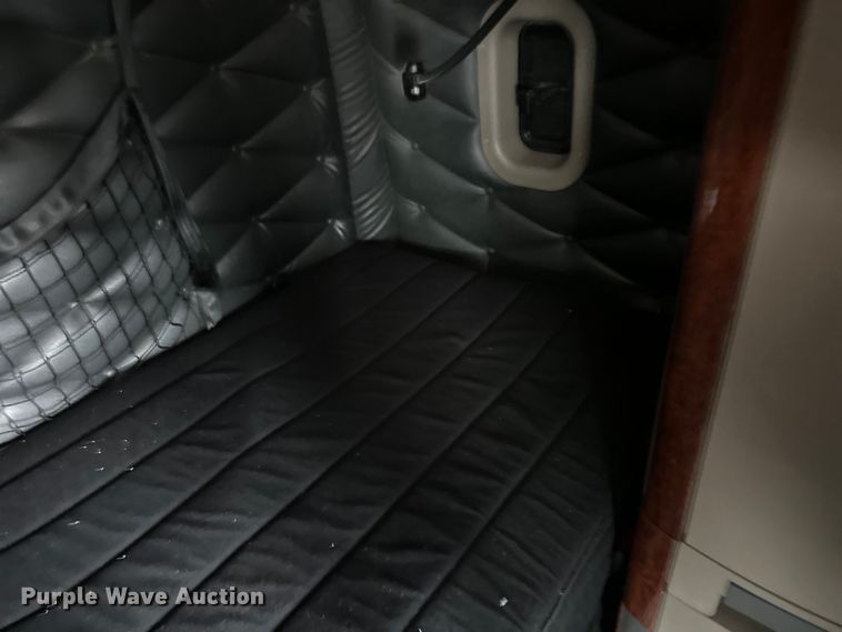 image for item FK1557 2015 Freightliner Cascadia  semi truck