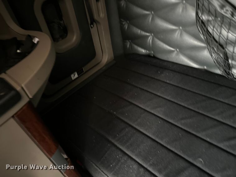 image for item FK1557 2015 Freightliner Cascadia  semi truck