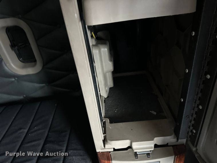 image for item FK1557 2015 Freightliner Cascadia  semi truck