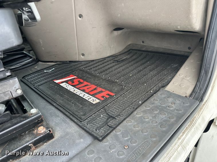 image for item FK1557 2015 Freightliner Cascadia  semi truck