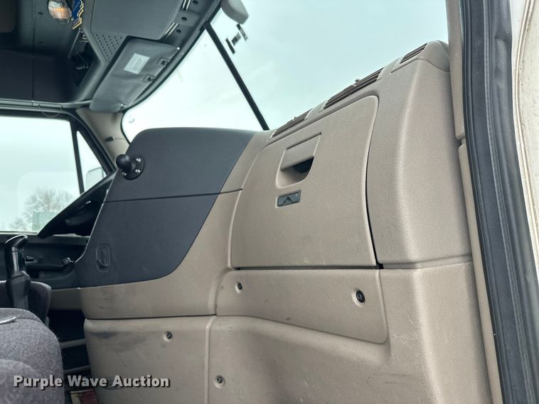 image for item FK1557 2015 Freightliner Cascadia  semi truck