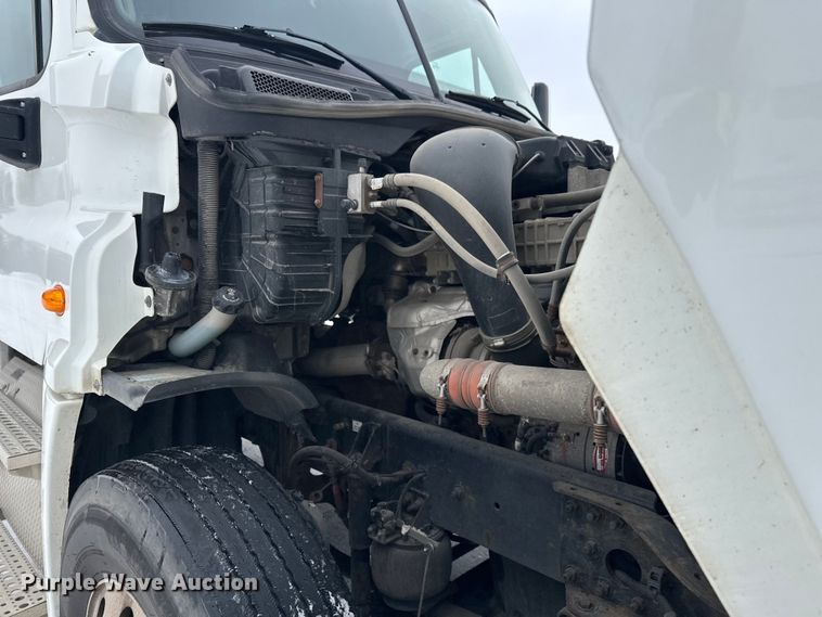 image for item FK1557 2015 Freightliner Cascadia  semi truck