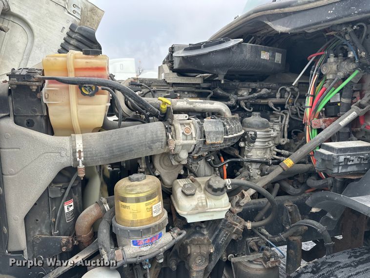 image for item FK1557 2015 Freightliner Cascadia  semi truck