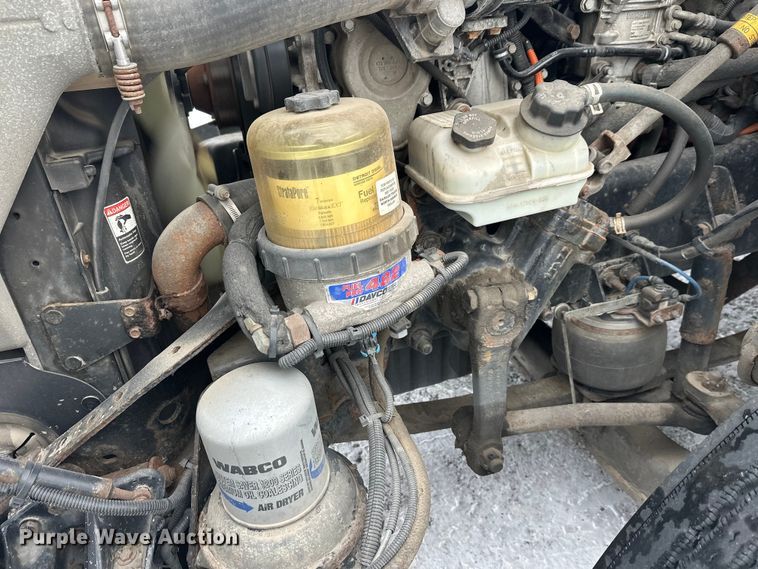 image for item FK1557 2015 Freightliner Cascadia  semi truck