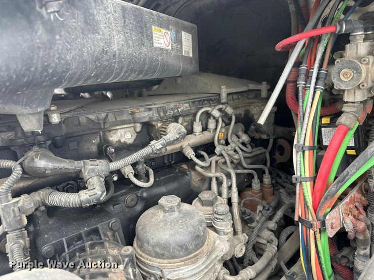 image for item FK1557 2015 Freightliner Cascadia  semi truck