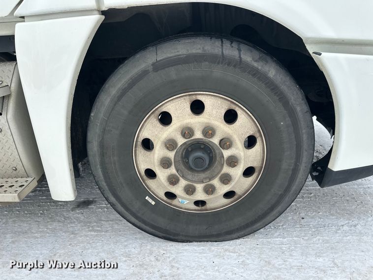 image for item FK1557 2015 Freightliner Cascadia  semi truck