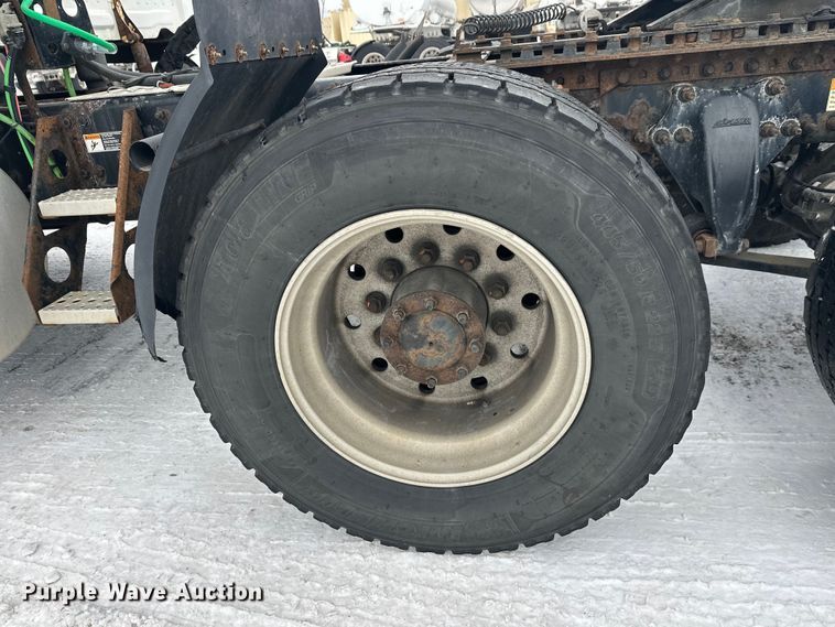 image for item FK1557 2015 Freightliner Cascadia  semi truck