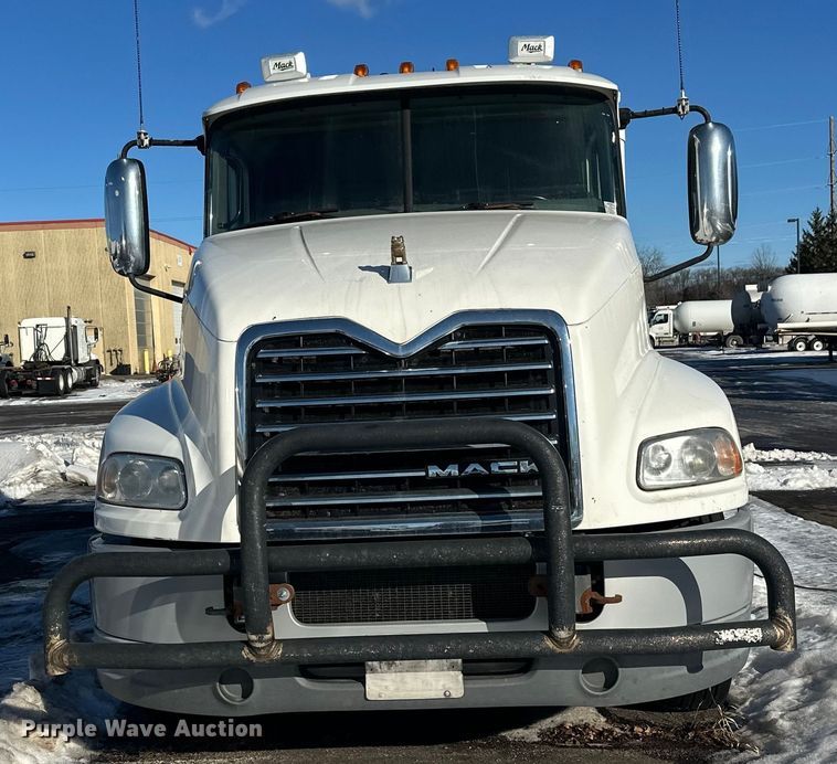 image for item FK1574 2016 Mack CXU613 semi truck