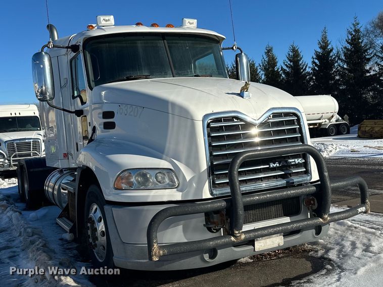 image for item FK1574 2016 Mack CXU613 semi truck