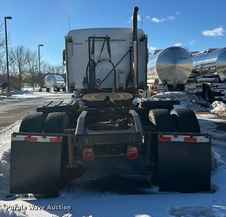 image for item FK1574 2016 Mack CXU613 semi truck