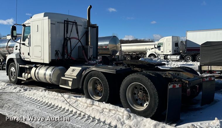 image for item FK1574 2016 Mack CXU613 semi truck