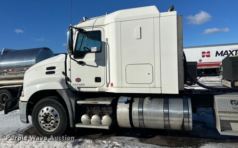 image for item FK1574 2016 Mack CXU613 semi truck