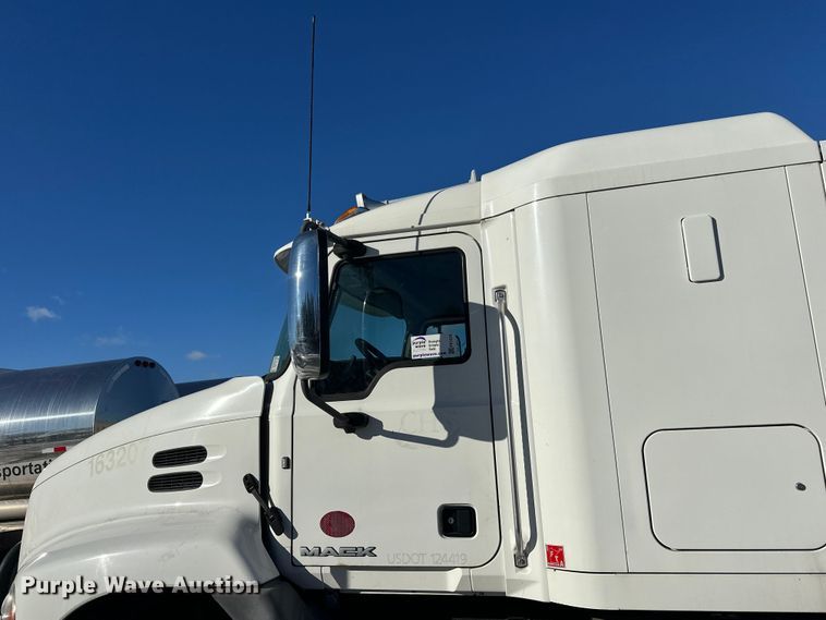 image for item FK1574 2016 Mack CXU613 semi truck