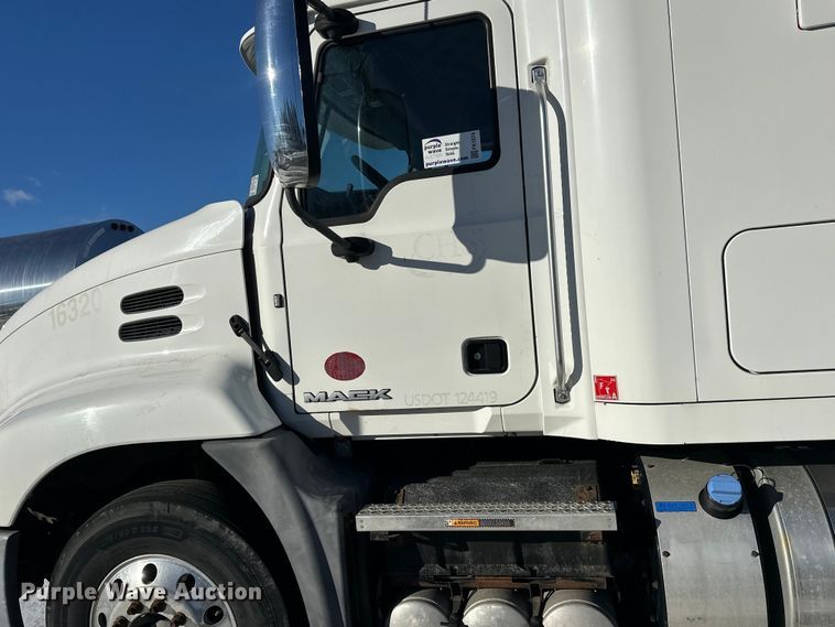 image for item FK1574 2016 Mack CXU613 semi truck