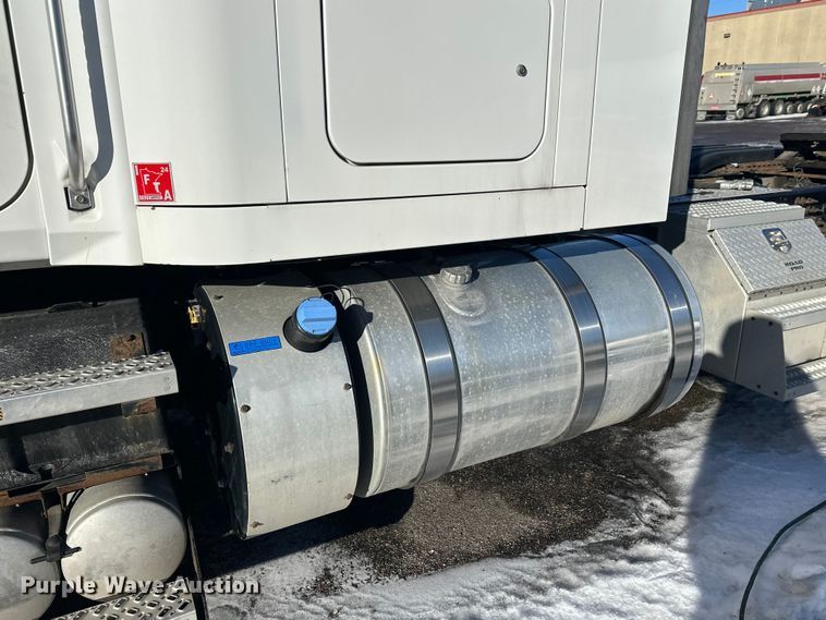 image for item FK1574 2016 Mack CXU613 semi truck