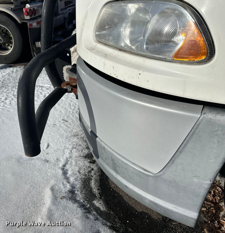 image for item FK1574 2016 Mack CXU613 semi truck