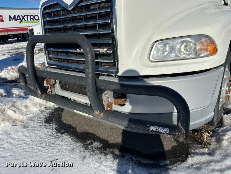 image for item FK1574 2016 Mack CXU613 semi truck