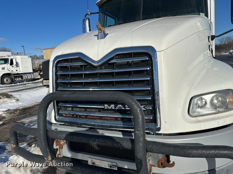image for item FK1574 2016 Mack CXU613 semi truck