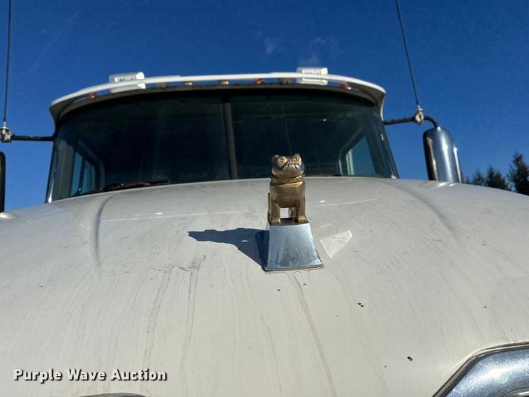 image for item FK1574 2016 Mack CXU613 semi truck