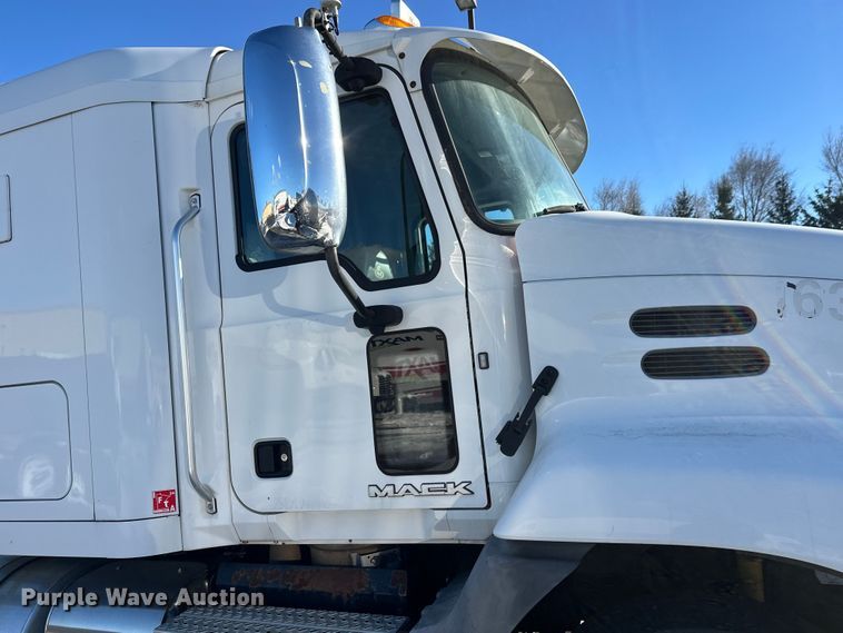 image for item FK1574 2016 Mack CXU613 semi truck