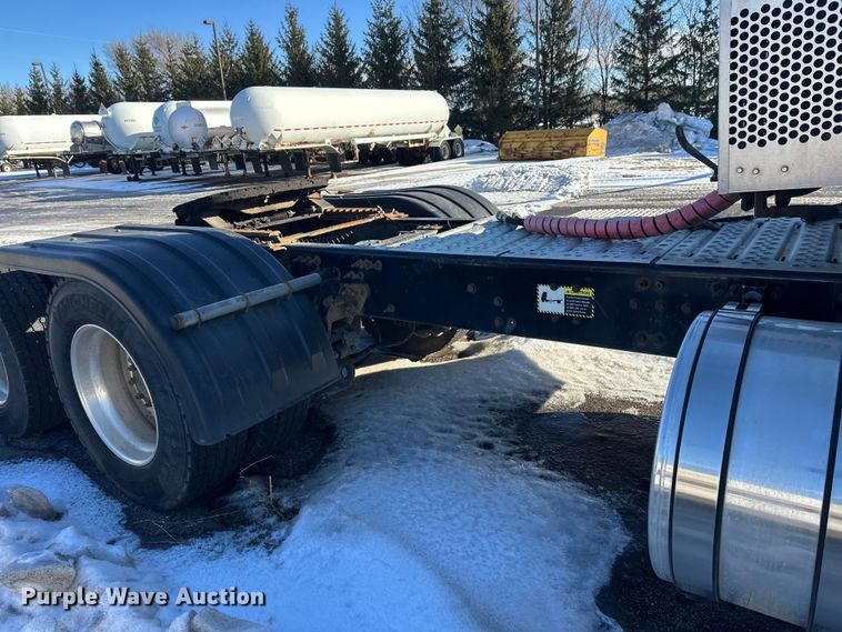 image for item FK1574 2016 Mack CXU613 semi truck