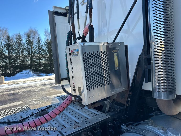 image for item FK1574 2016 Mack CXU613 semi truck