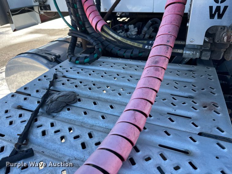 image for item FK1574 2016 Mack CXU613 semi truck