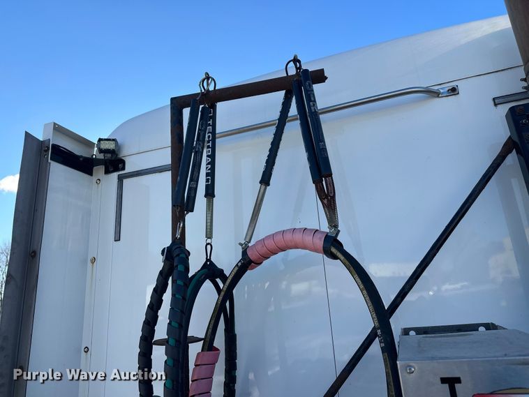 image for item FK1574 2016 Mack CXU613 semi truck