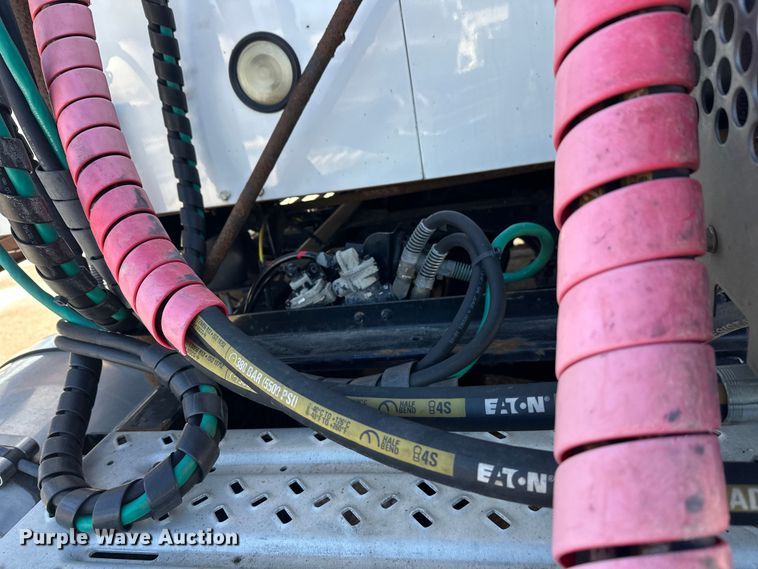 image for item FK1574 2016 Mack CXU613 semi truck