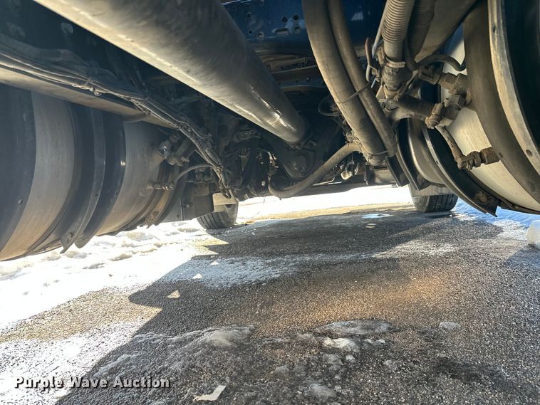 image for item FK1574 2016 Mack CXU613 semi truck