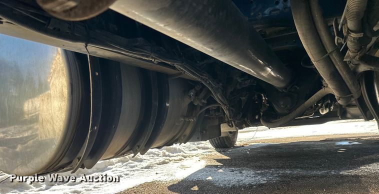 image for item FK1574 2016 Mack CXU613 semi truck