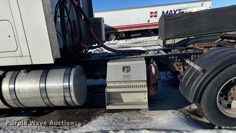 image for item FK1574 2016 Mack CXU613 semi truck