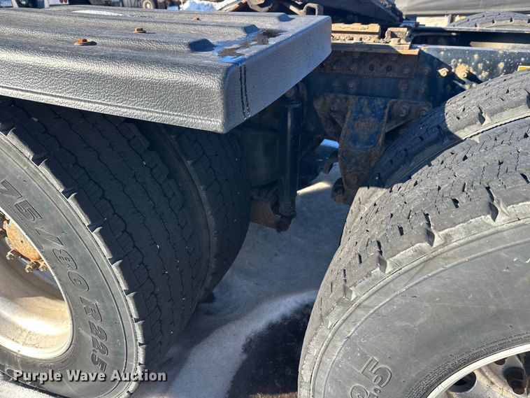 image for item FK1574 2016 Mack CXU613 semi truck