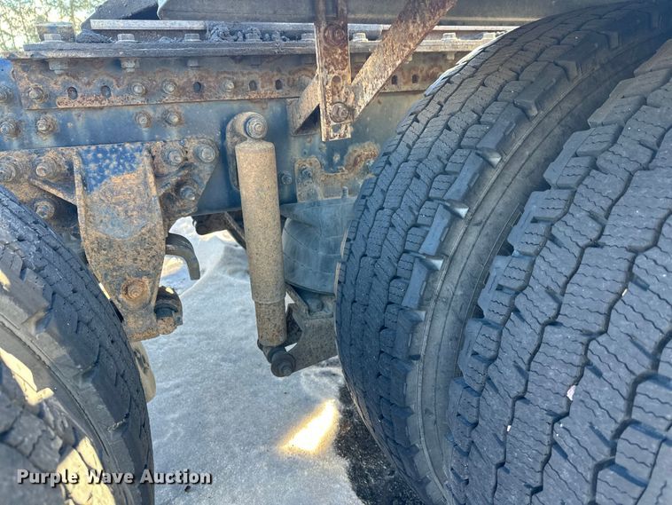 image for item FK1574 2016 Mack CXU613 semi truck