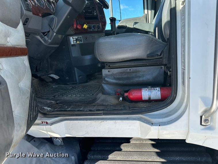 image for item FK1574 2016 Mack CXU613 semi truck