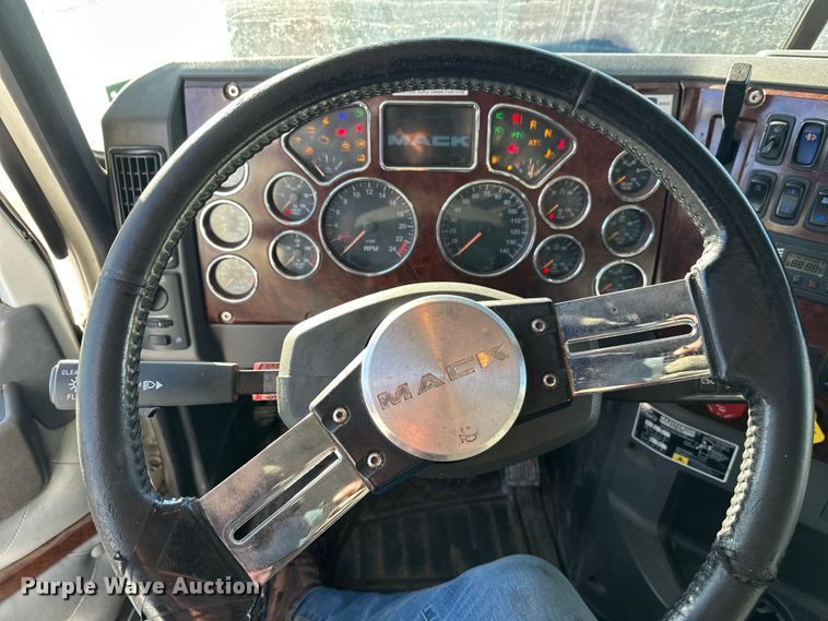 image for item FK1574 2016 Mack CXU613 semi truck