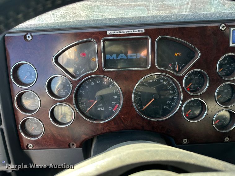 image for item FK1574 2016 Mack CXU613 semi truck