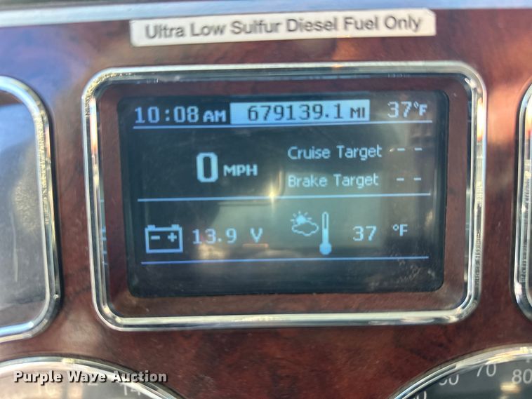 image for item FK1574 2016 Mack CXU613 semi truck