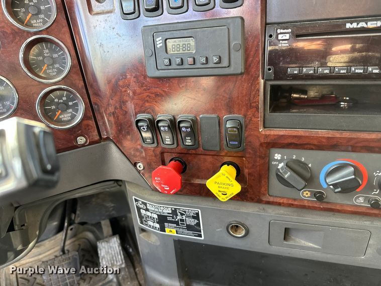 image for item FK1574 2016 Mack CXU613 semi truck