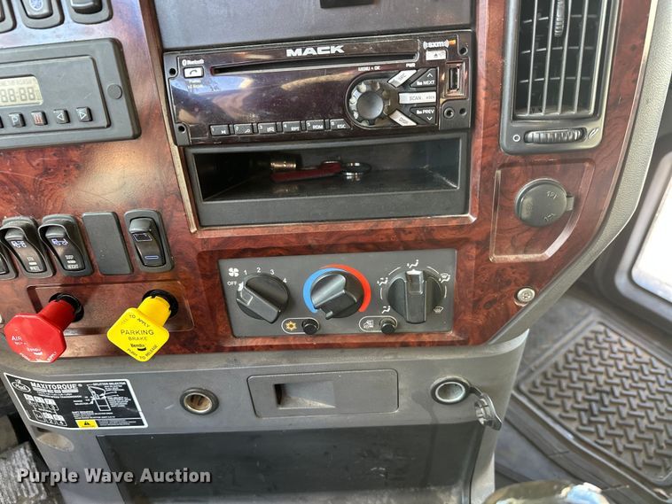 image for item FK1574 2016 Mack CXU613 semi truck