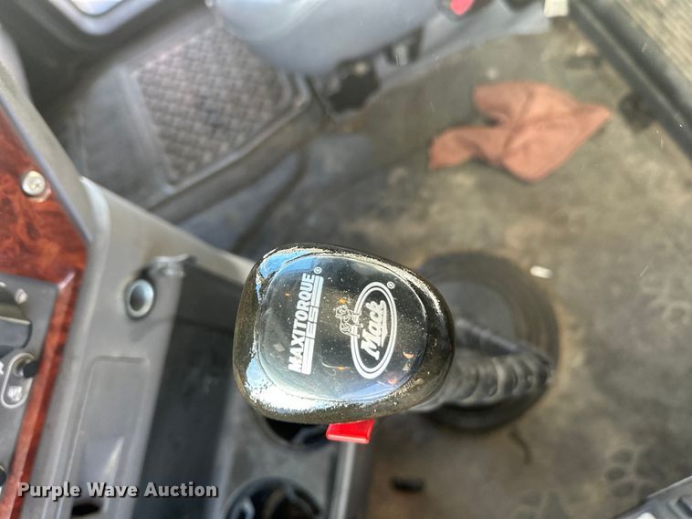 image for item FK1574 2016 Mack CXU613 semi truck