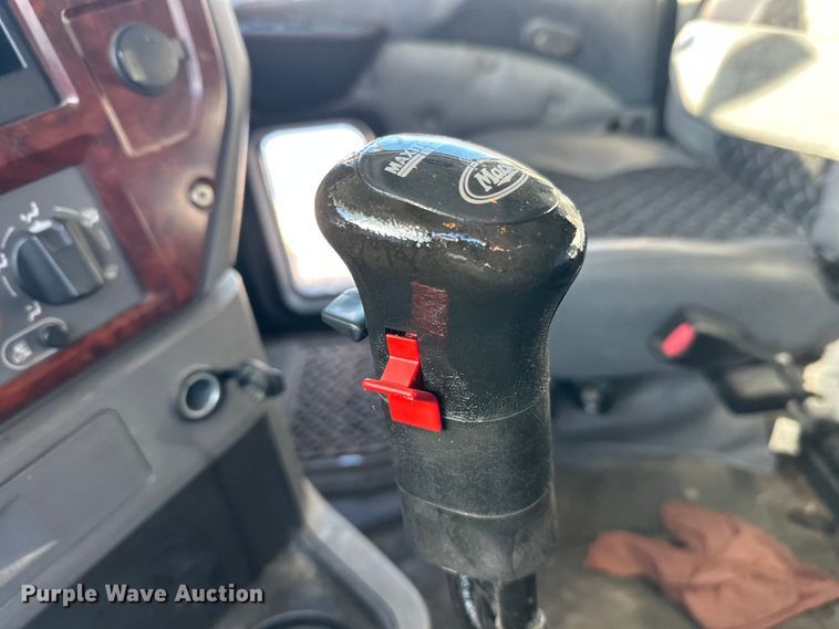 image for item FK1574 2016 Mack CXU613 semi truck