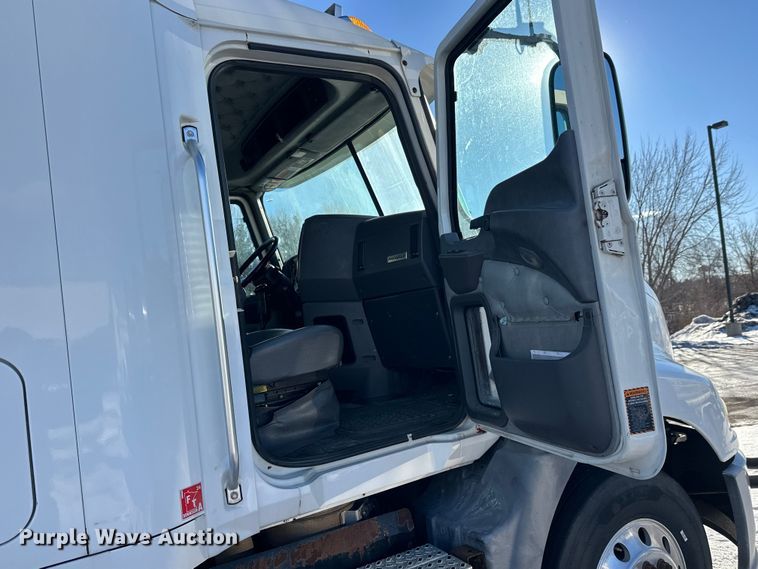 image for item FK1574 2016 Mack CXU613 semi truck