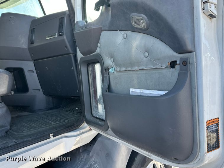 image for item FK1574 2016 Mack CXU613 semi truck