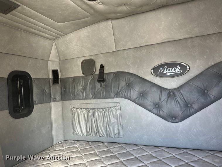 image for item FK1574 2016 Mack CXU613 semi truck