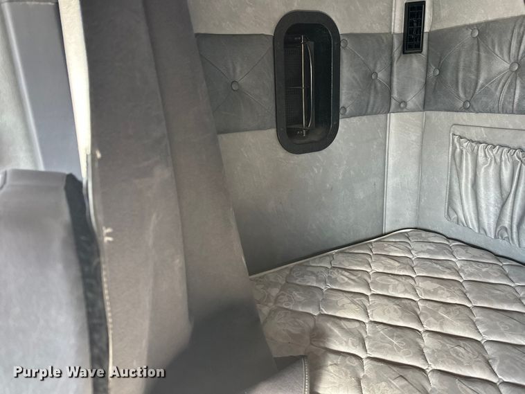 image for item FK1574 2016 Mack CXU613 semi truck