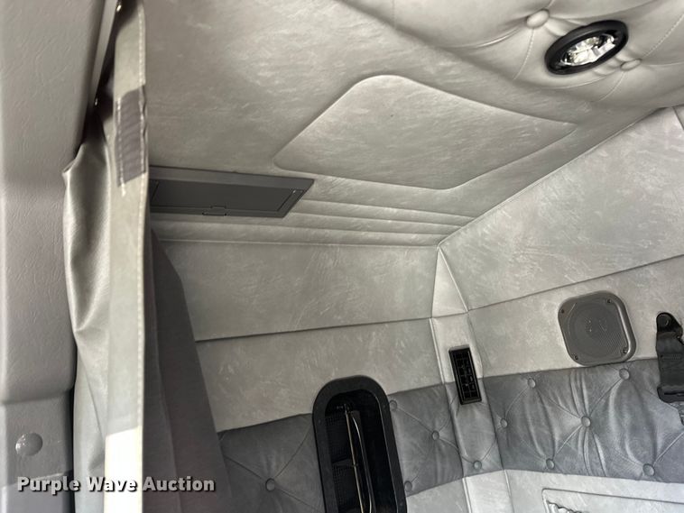 image for item FK1574 2016 Mack CXU613 semi truck